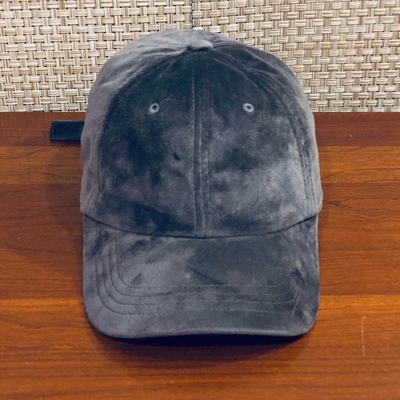 American Eagle Outfitters Accessories - 🌟HP🌟NWOT American Eagle Gray Velvet Ball Cap